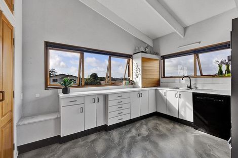 Photo of property in 20 Tiverton Crescent, Whalers Gate, New Plymouth, 4310