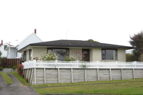 Photo of property in 1 Te Ngaere Place, Merrilands, New Plymouth, 4312