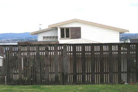 Photo of property in 17 Sea Vista Avenue, Beach Haven, Auckland, 0626