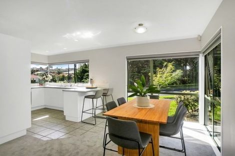 Photo of property in 4 De Havilland Drive, Goodwood Heights, Auckland, 2105