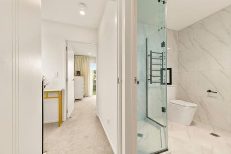 Photo of property in 7/27 Carole Crescent, Pakuranga, Auckland, 2010