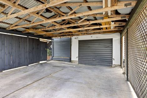 Photo of property in 15 Gill Avenue, Te Atatu Peninsula, Auckland, 0610