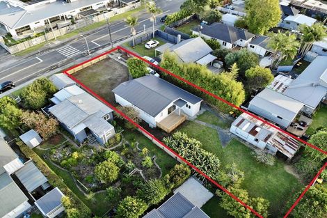 Photo of property in 212 Beach Haven Road, Beach Haven, Auckland, 0626