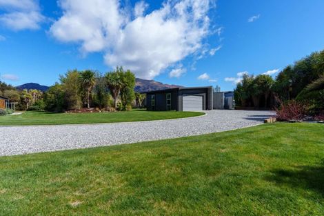 Photo of property in 28 Sam John Place, Lake Hawea, 9382
