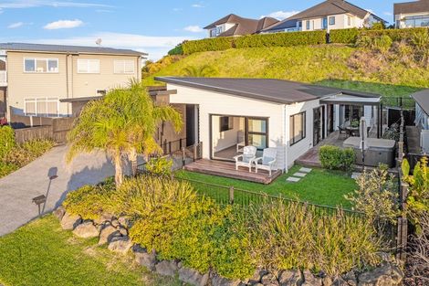 Photo of property in 90 Arran Point Parade, Orewa, 0931