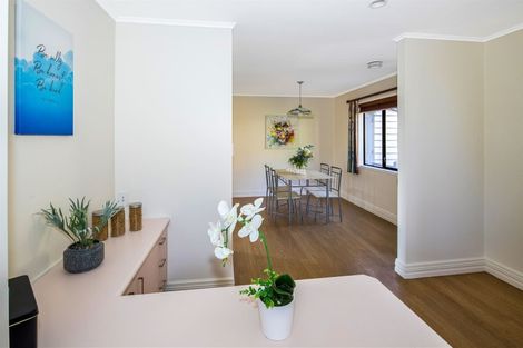 Photo of property in 84 Churton Drive, Churton Park, Wellington, 6037