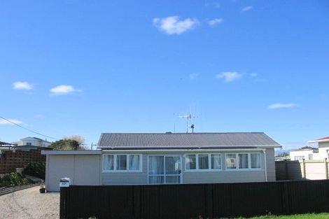 Photo of property in 3 Warren Street, Foxton Beach, Foxton, 4815