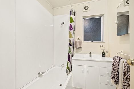 Photo of property in 3/63 College Road, Northcote, Auckland, 0627