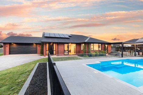 Photo of property in 15 Moemoea Place, Cambridge, 3434