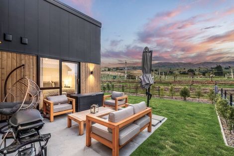 Photo of property in 95 Wooing Tree Avenue, Cromwell, 9310