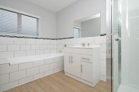 Photo of property in 13 The Grove, Red Beach, 0932