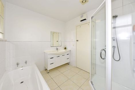 Photo of property in 14 Newbridge Place, Ilam, Christchurch, 8041