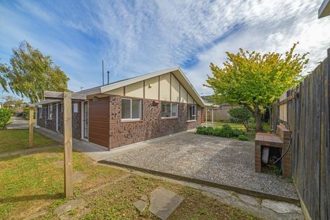 Photo of property in 17 Caulfield Place, Awapuni, Palmerston North, 4412