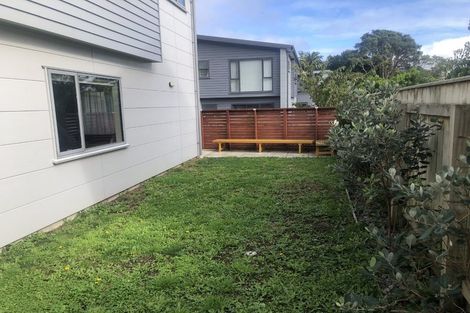 Photo of property in 16 Brindle Way, Newlands, Wellington, 6037