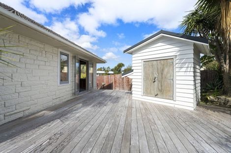 Photo of property in 103a Roberts Road, Te Atatu South, Auckland, 0610