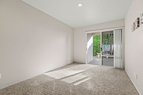 Photo of property in 16 Highcrest Heights, Westmorland, Christchurch, 8025