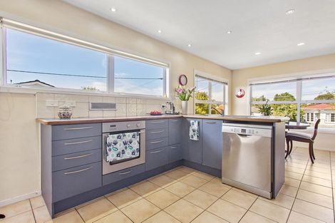 Photo of property in 104 Te Atatu Road, Te Atatu South, Auckland, 0610