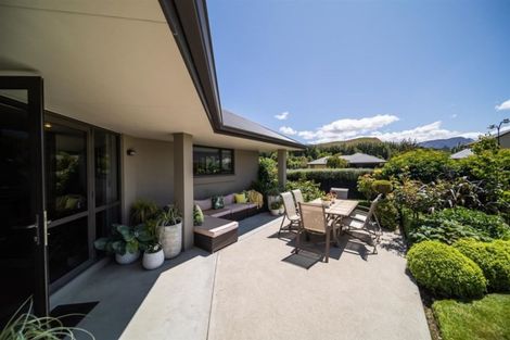 Photo of property in 1 Manorburn Place, Lake Hayes, Queenstown, 9304