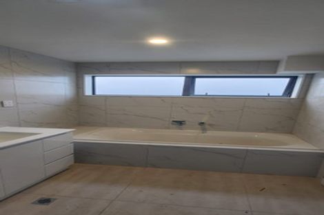Photo of property in 39 Cascades Road, Pakuranga Heights, Auckland, 2010