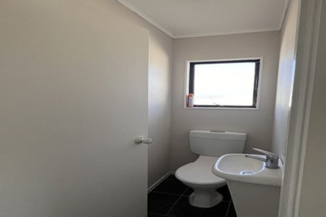 Photo of property in 1 Loughanure Place, Massey, Auckland, 0614