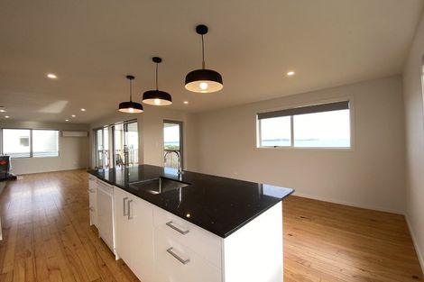 Photo of property in 57 Pacific Parade, Army Bay, Whangaparaoa, 0930