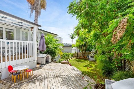 Photo of property in 46 Renata Crescent, Te Atatu Peninsula, Auckland, 0610