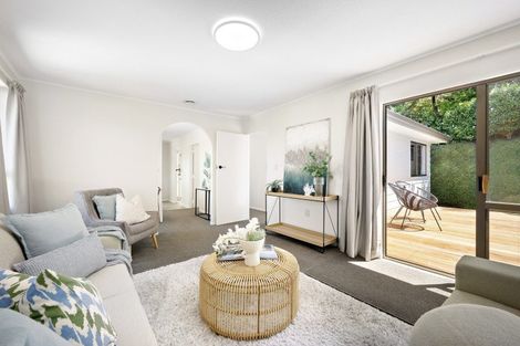 Photo of property in 5 Sasanqua Way, Crofton Downs, Wellington, 6035