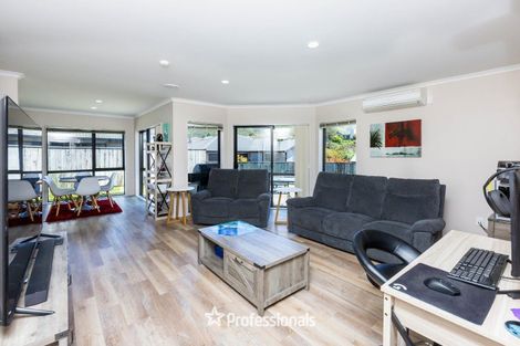 Photo of property in 9 Percy Kinsman Crescent, Riverstone Terraces, Upper Hutt, 5018