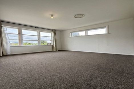 Photo of property in 52 Seymour Road, Sunnyvale, Auckland, 0612