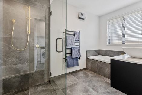 Photo of property in 2 Page Place, Rangiora, 7400