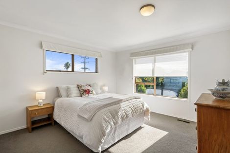 Photo of property in 33 Eversleigh Road, Belmont, Auckland, 0622