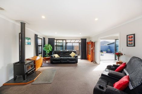 Photo of property in 12 Lorenzo Place, Kelvin Grove, Palmerston North, 4414