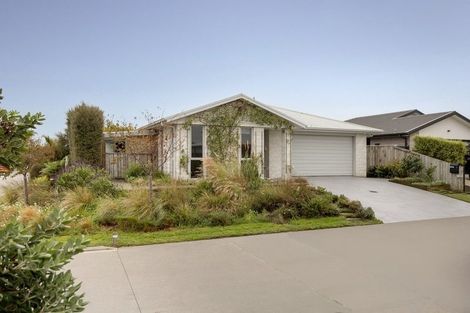 Photo of property in 3 Taioma Close, Papamoa, 3118