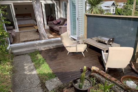 Photo of property in 25 Hungerford Road, Lyall Bay, Wellington, 6022