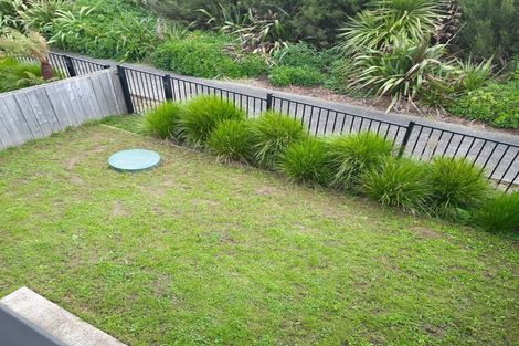 Photo of property in 4/60 Hayfield Way, Karaka, Papakura, 2580