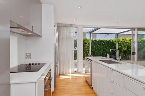 Photo of property in 2/184 Peterborough Street, Christchurch Central, Christchurch, 8013