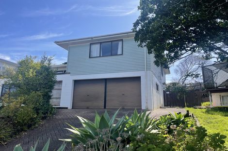 Photo of property in 19 Ellesmere Crescent, Pakuranga Heights, Auckland, 2010