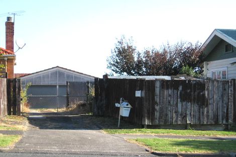 Photo of property in 1/15 Islington Avenue, New Lynn, Auckland, 0600