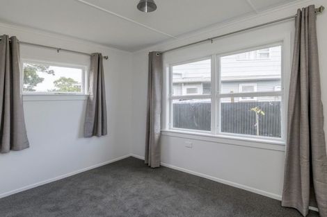 Photo of property in 35 Balmoral Street, Levin, 5510