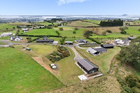 Photo of property in 8 Kahu Lane, Minden, 3176