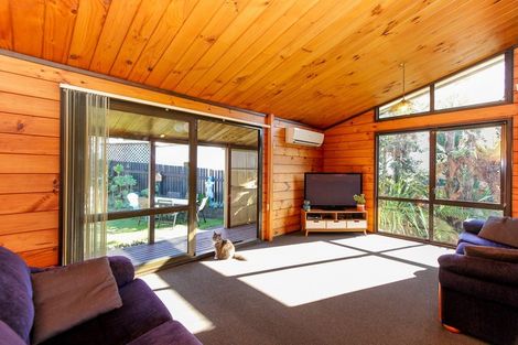 Photo of property in 77 Riversdale Drive, Merrilands, New Plymouth, 4312