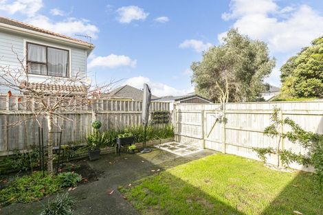 Photo of property in 10/171f Queens Drive, Lyall Bay, Wellington, 6022