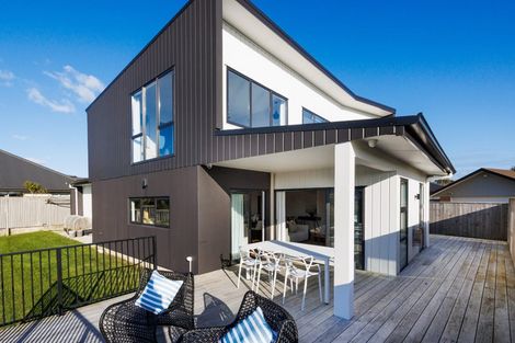 Photo of property in 18 Silkwood Place, Fitzherbert, Palmerston North, 4410