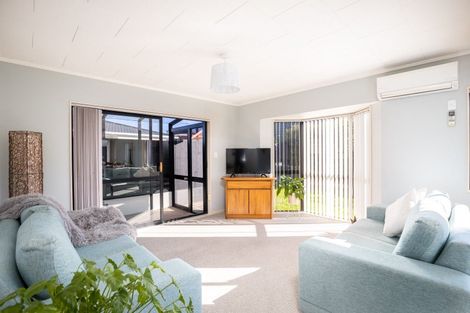 Photo of property in 1 Mangorei Road, Merrilands, New Plymouth, 4312