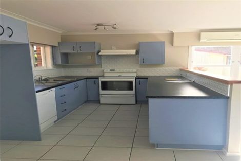 Photo of property in 19 Hartley Terrace, Massey, Auckland, 0614