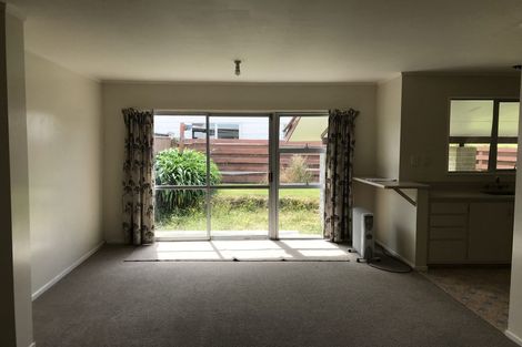 Photo of property in 63 Horokiwi Road West, Newlands, Wellington, 6037