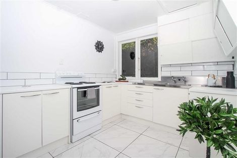 Photo of property in 32 Shetland Street, Glen Eden, Auckland, 0602