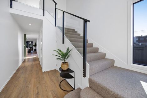 Photo of property in 10 Eliot Street, New Plymouth, 4310