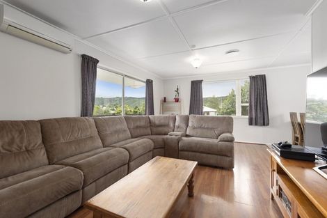Photo of property in 13 Edelweiss Grove, Timberlea, Upper Hutt, 5018