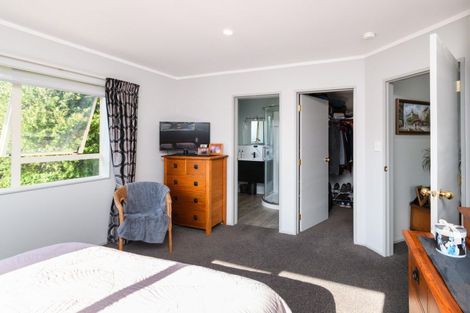 Photo of property in 101 Peter Hall Drive, Kelvin Grove, Palmerston North, 4414